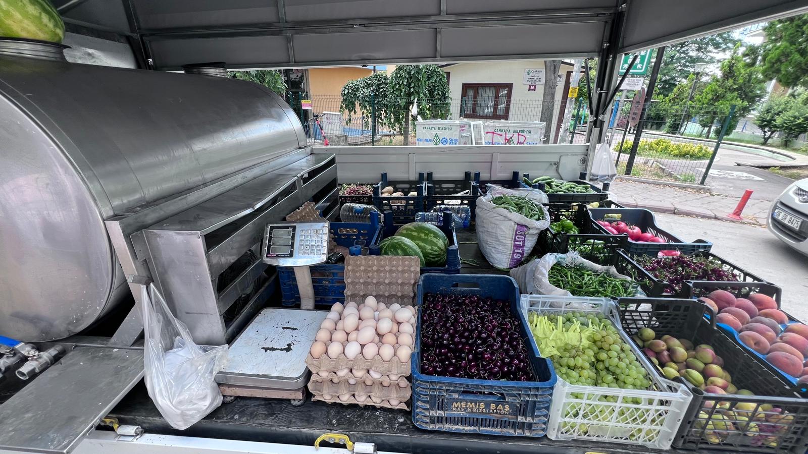 Sütçü kamyoneti — köşe düzeni, süt tankı + tezgah
